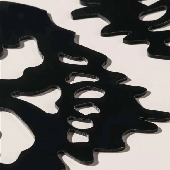 Spooky Skull Charm Halloween Black Drop Fashion Earrings - Picture 3 of 4